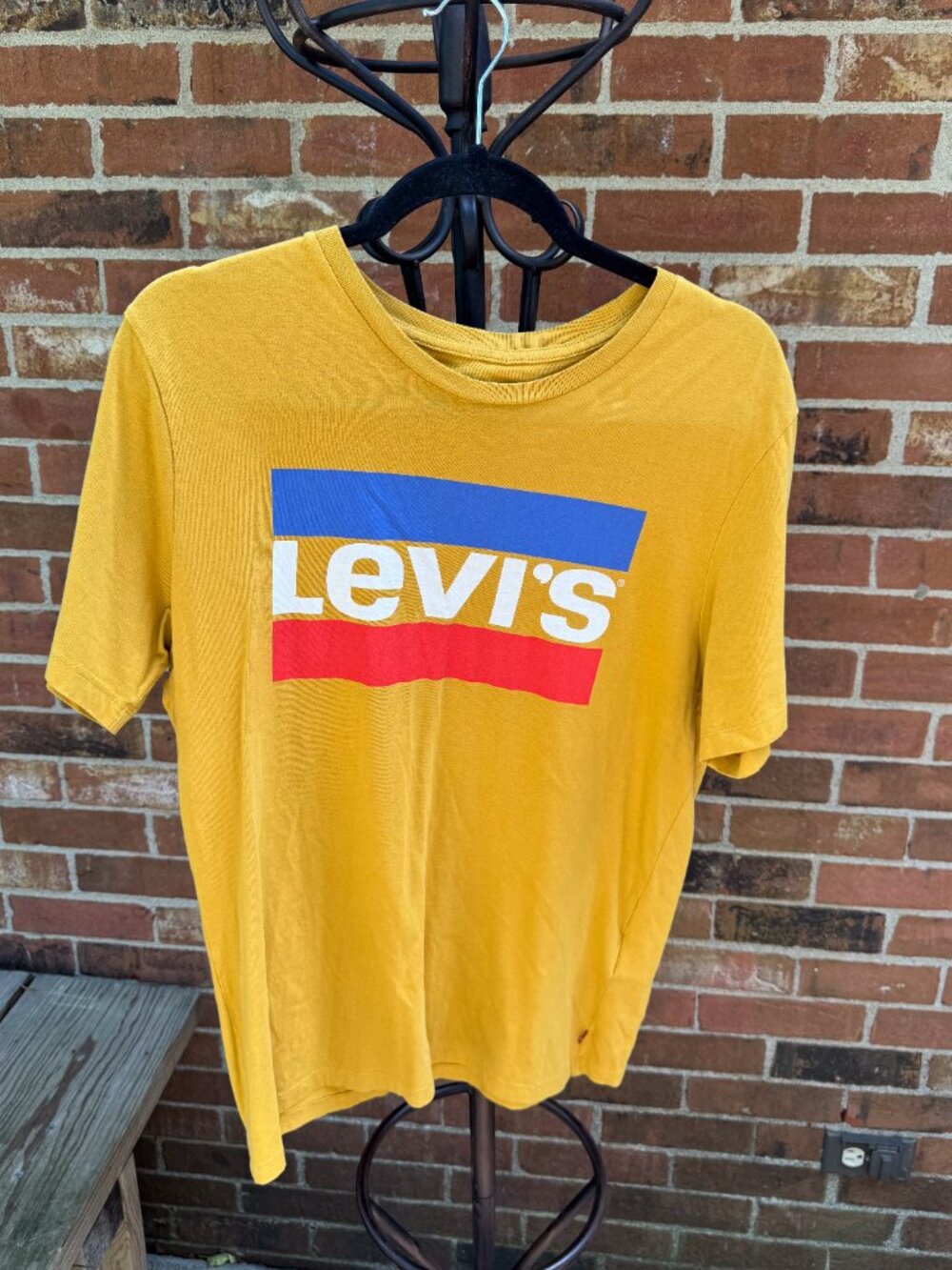 Levi's Men's Classic Batwing Logo T-Shirt Mustard Yellow Size M
